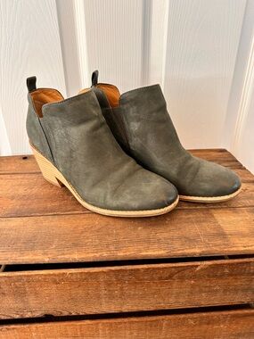 Sofft Dark Green Leather Ankle Booties